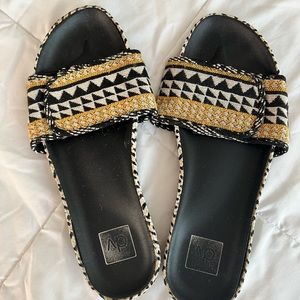 Sandal flip flop- size 11